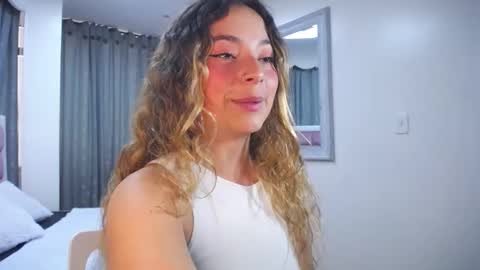 issadorajames online show from 7, 1, 2025