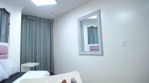 issadorajames online show from 8, 2, 2025