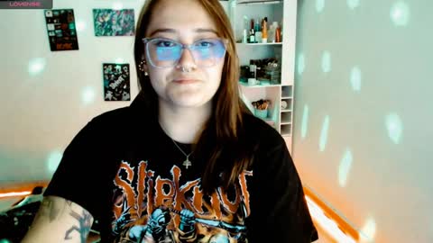 Yiz online show from 1, 2, 2025