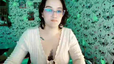 Snapshot of issis_demon chatting on 3, 5, 2026 Yiz online show from 3, 5, 2026