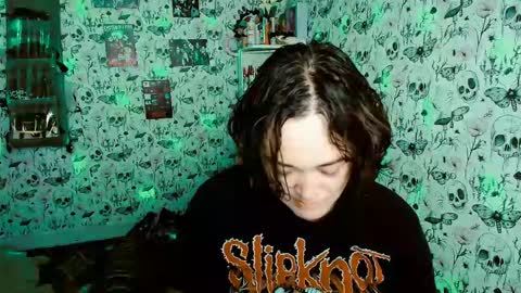 Snapshot of issis_demon chatting on 23, 5, 2026 Yiz online show from 23, 5, 2026
