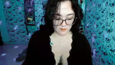 Snapshot of issis_demon chatting on 8, 8, 2026 Yiz online show from 8, 8, 2026