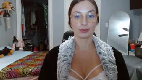 Bella Bloom online show from 5, 12, 2024