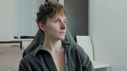 Snapshot of ithan_red chatting on 28, 11, 2025 Ethan online show from 28, 11, 2025