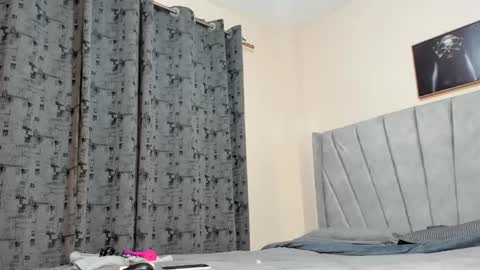 Snapshot of its_canella chatting on 20, 2, 2025 canella online show from 20, 2, 2025