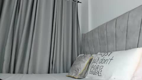 Snapshot of its_canella chatting on 15, 6, 2026 canella online show from 15, 6, 2026