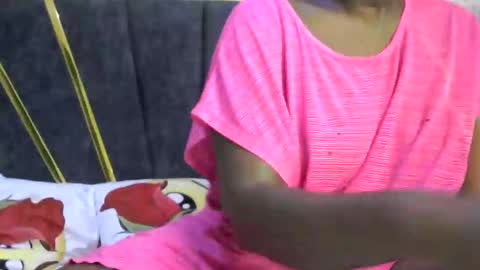 Snapshot of its_sweet chatting on 31, 10, 2025 BigAss horny online show from 31, 10, 2025