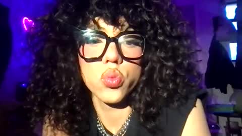 Snapshot of itsariessecrets chatting on 1, 2, 2025 itsariessecrets online show from 1, 2, 2025