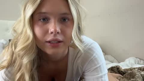 Snapshot of itsmadisynmae chatting on 9, 9, 2025 OF  madisynmaee online show from 9, 9, 2025