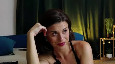 Snapshot of itsscarletxo chatting on 6, 8, 2026 ScarlettNoirr online show from 6, 8, 2026