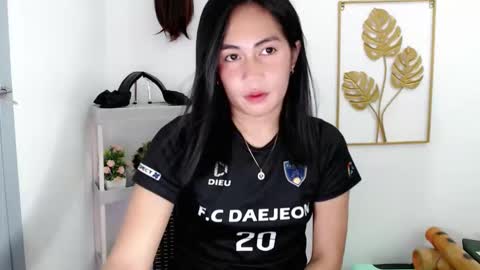 itsurgil_kloeh online show from 5, 11, 2025