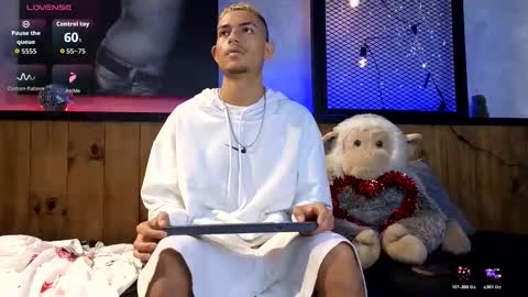 Snapshot of itszairen chatting on 15, 2, 2026 itszairen online show from 15, 2, 2026