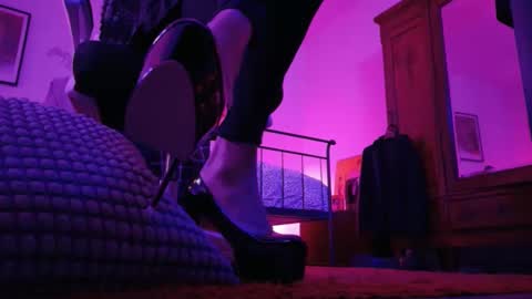 yves online show from 23, 11, 2025