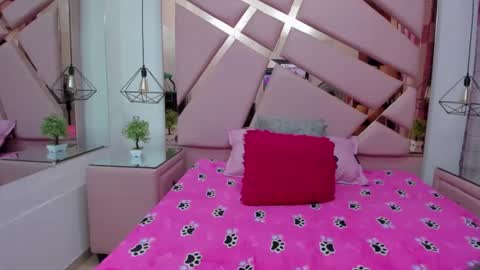 IvonJanice online show from 17, 9, 2025