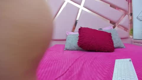 IvonJanice online show from 2, 12, 2025