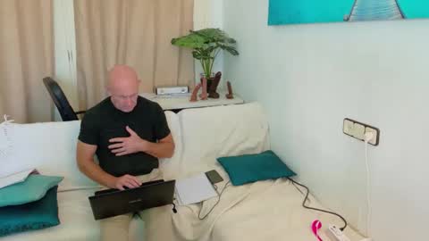 Ivonne online show from 12, 11, 2025