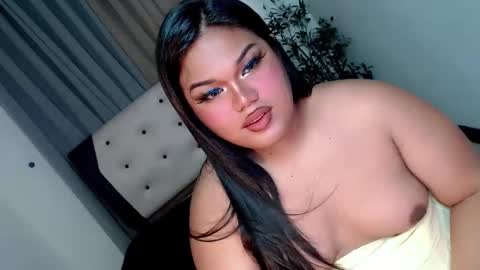 Ivory Cat RAWR online show from 18, 12, 2025