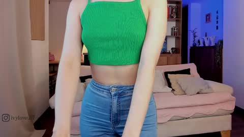 Snapshot of ivy_love33 chatting on 23, 9, 2025 Ivy  online show from 23, 9, 2025