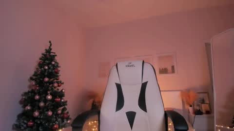 IVY - Follow me 3 online show from 17, 12, 2024
