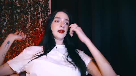 Snapshot of ivyjonson chatting on 19, 1, 2025 Miss Ivy online show from 19, 1, 2025