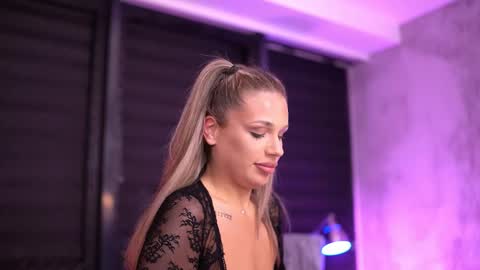 IvyRowa online show from 11, 2, 2025