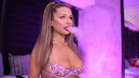 IvyRowa online show from 7, 3, 2025