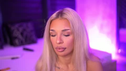 IvyRowa online show from 2, 10, 2025