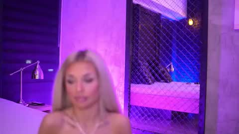 IvyRowa online show from 5, 10, 2025