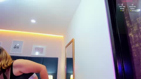 Snapshot of iza_grey chatting on 24, 4, 2026 Isa online show from 24, 4, 2026