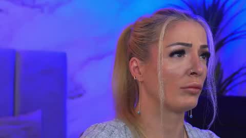 izabelle_02 online show from 4, 4, 2026