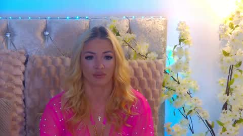 Snapshot of izabellle02 chatting on 9, 5, 2026 Izabella online show from 9, 5, 2026