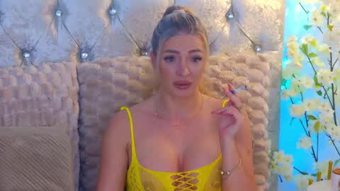 Snapshot of izabellle02 chatting on 31, 5, 2026 Izabella online show from 31, 5, 2026