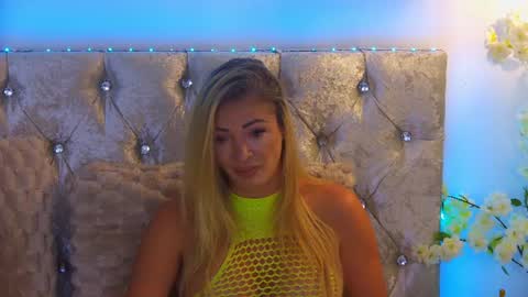 Snapshot of izabellle02 chatting on 1, 8, 2026 Izabella online show from 1, 8, 2026