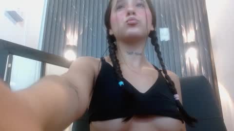 Snapshot of izelevans chatting on 5, 12, 2025 izelevans online show from 5, 12, 2025