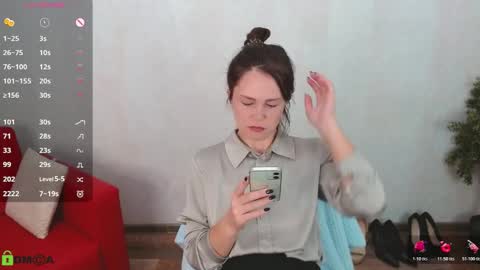 Queen of nylon  Victoria online show from 27, 10, 2025