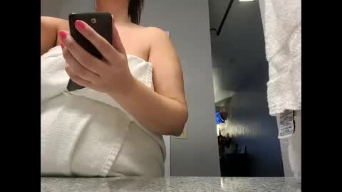 izzypopxoxo online show from 8, 2, 2026