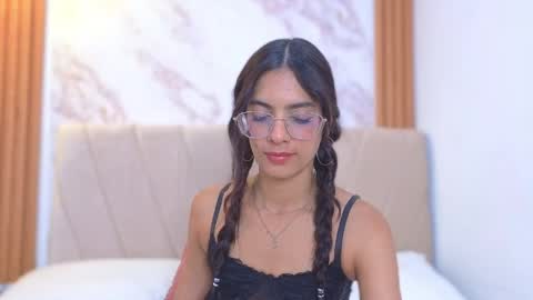 Snapshot of j_belle_ chatting on 27, 5, 2026 j_belle_ online show from 27, 5, 2026