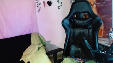 jade 18  online show from 12, 4, 2026