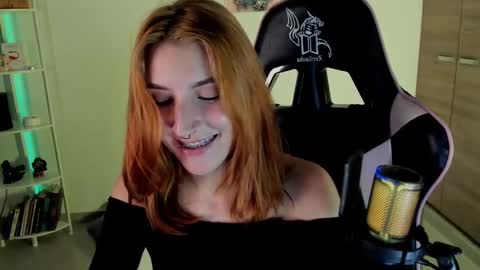 Snapshot of jacky_croft chatting on 17, 12, 2024 Linda Sofia help me get to 100 thumbs up online show from 17, 12, 2024