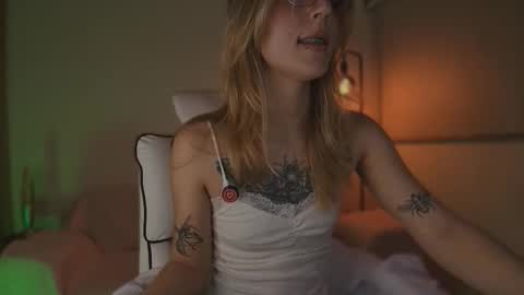 Snapshot of jacky_croft chatting on 15, 9, 2025 Linda Sofia help me get to 100 thumbs up online show from 15, 9, 2025