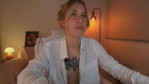 Snapshot of jacky_croft chatting on 11, 10, 2025 Linda Sofia help me get to 100 thumbs up online show from 11, 10, 2025