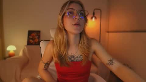 Snapshot of jacky_croft chatting on 12, 10, 2025 Linda Sofia help me get to 100 thumbs up online show from 12, 10, 2025