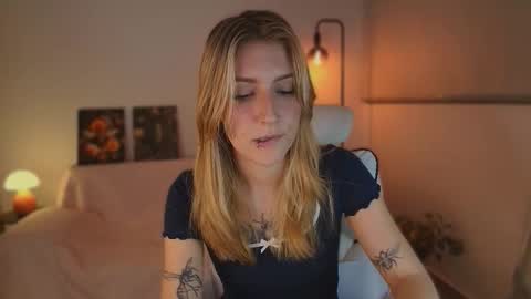 Snapshot of jacky_croft chatting on 15, 10, 2025 Linda Sofia help me get to 100 thumbs up online show from 15, 10, 2025