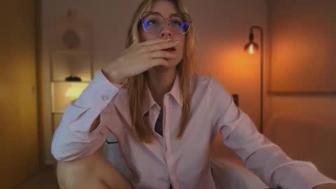 Snapshot of jacky_croft chatting on 20, 10, 2025 Linda Sofia help me get to 100 thumbs up online show from 20, 10, 2025