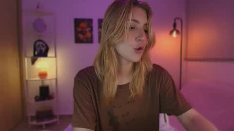 Snapshot of jacky_croft chatting on 31, 10, 2025 Linda Sofia help me get to 100 thumbs up online show from 31, 10, 2025