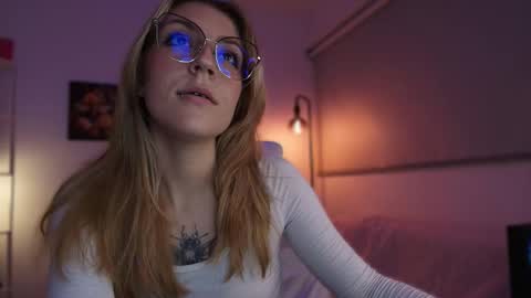 Linda Sofia help me get to 100 thumbs up online show from 10, 11, 2025