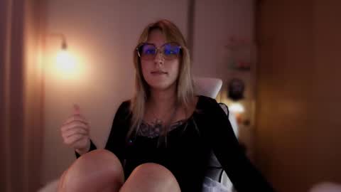 Snapshot of jacky_croft chatting on 22, 6, 2026 Linda Sofia help me get to 100 thumbs up online show from 22, 6, 2026