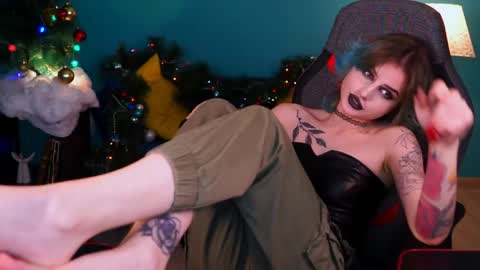 jade_castle online show from 15, 1, 2025