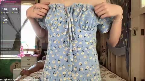 Snapshot of jade_margot chatting on 5, 4, 2026 Jade Margot online show from 5, 4, 2026