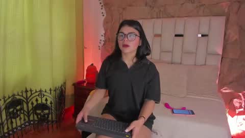 Snapshot of jade_nm chatting on 11, 10, 2025 ade online show from 11, 10, 2025